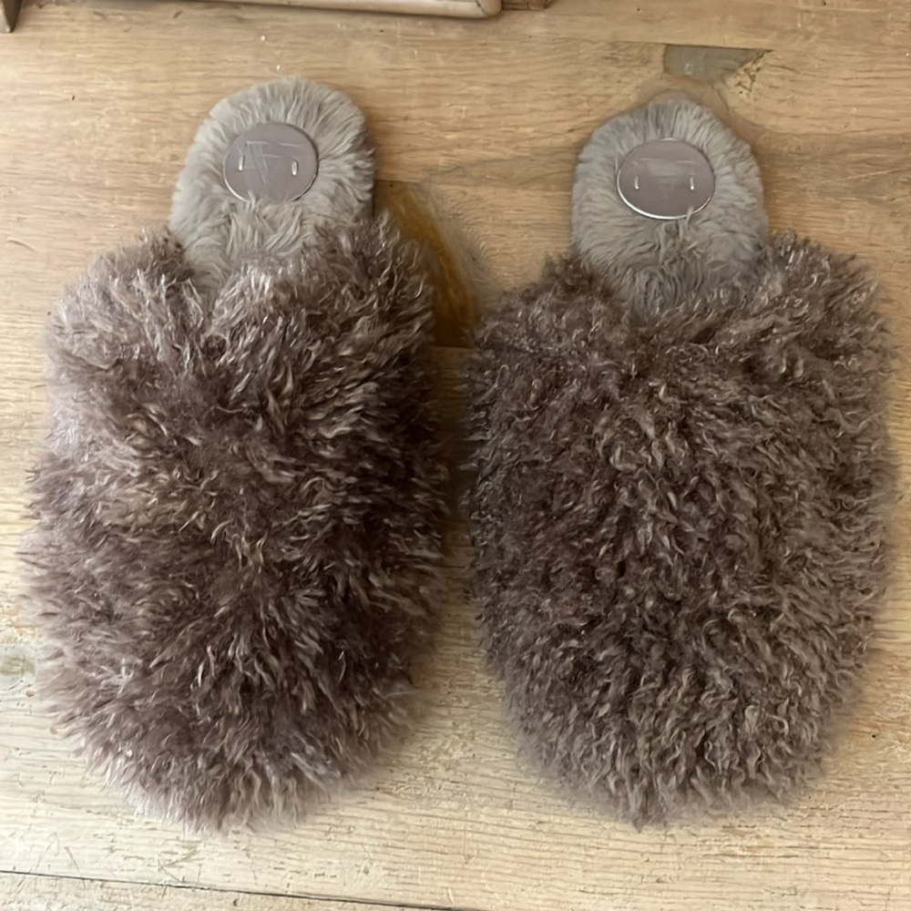 Anthropologie Teddy Slide Slippers Fuzzy Size Small (5-6) Faux Fur Soft Brown